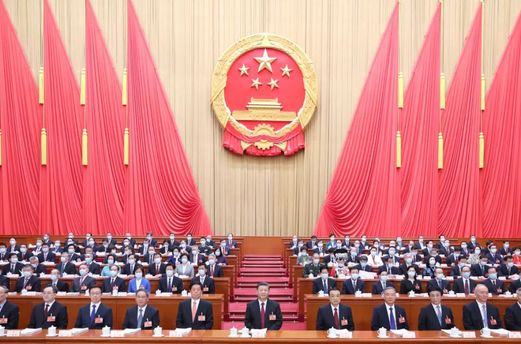 十四屆全國人大一次會議在京開幕 習近平等在主席臺就座